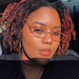 Meet your Posher, Amira